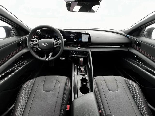 Photo of 2025 Black Hyundai ELANTRA