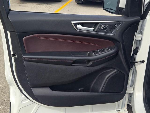 Photo of 2020 White Ford Edge