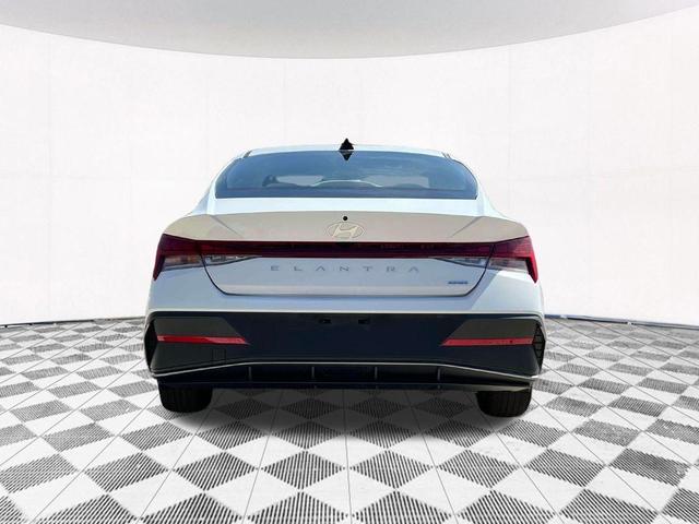 Photo of 2025 White Hyundai ELANTRA HEV