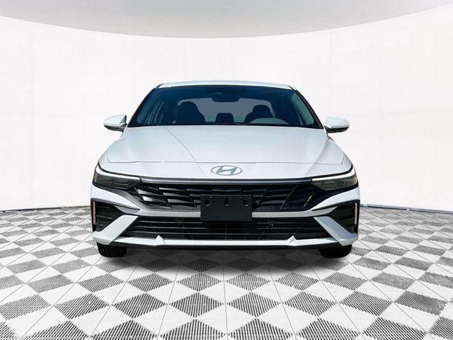 Photo of 2025 White Hyundai ELANTRA HEV
