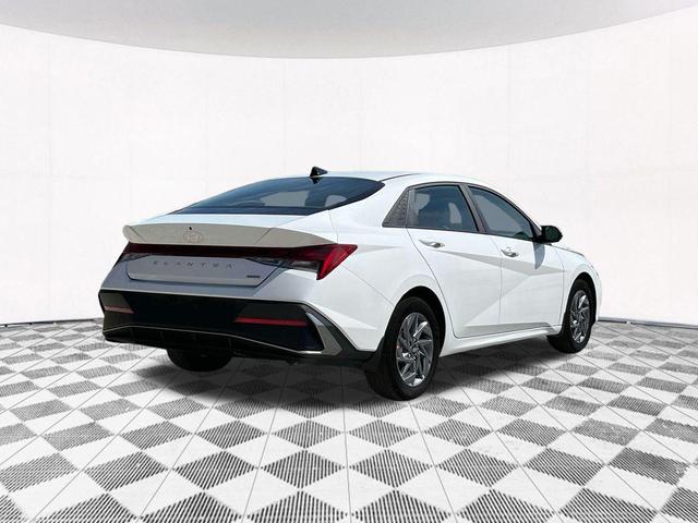 Photo of 2025 White Hyundai ELANTRA HEV