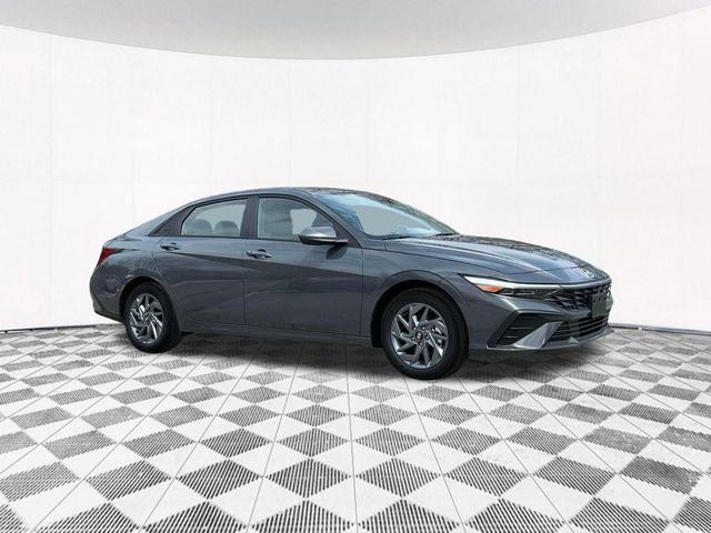 Photo of 2025 Gray Pearl Hyundai ELANTRA HEV