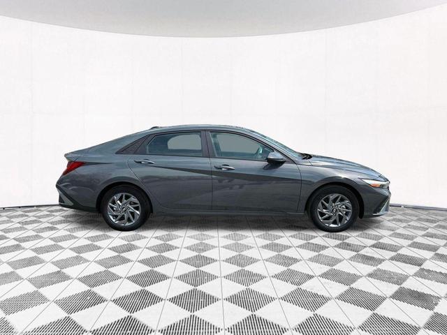 Photo of 2025 Gray Pearl Hyundai ELANTRA HEV