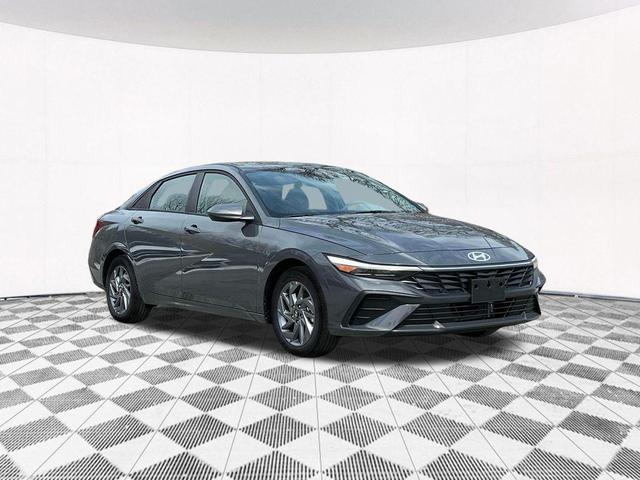 Photo of 2025 Gray Pearl Hyundai ELANTRA HEV