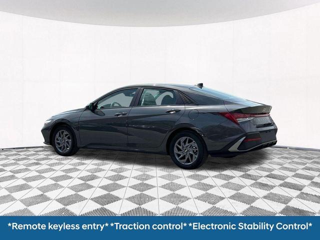 Photo of 2025 Gray Pearl Hyundai ELANTRA HEV