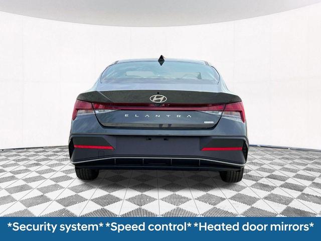 Photo of 2025 Gray Pearl Hyundai ELANTRA HEV