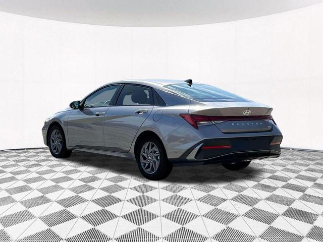 Photo of 2025 Metal Hyundai ELANTRA HEV