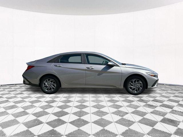 Photo of 2025 Metal Hyundai ELANTRA HEV