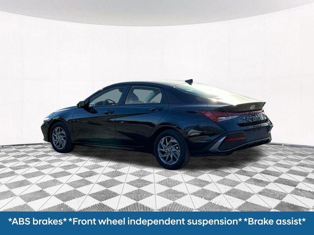 Photo of 2025 Black Hyundai ELANTRA HEV