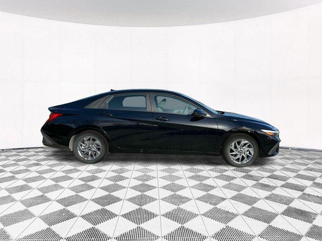 Photo of 2025 Black Hyundai ELANTRA HEV