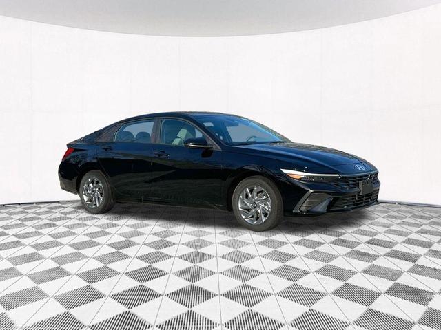 Photo of 2025 Black Hyundai ELANTRA HEV
