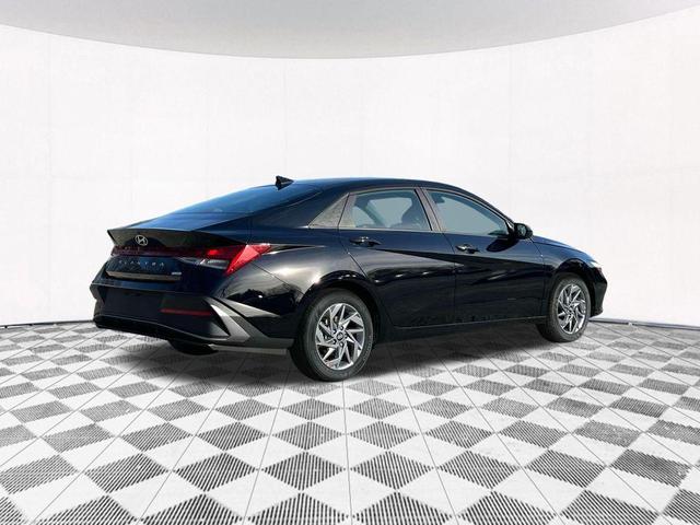 Photo of 2025 Black Hyundai ELANTRA HEV