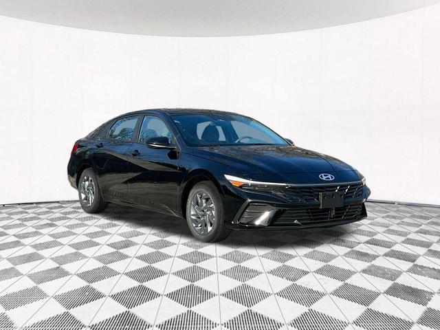 Photo of 2025 Black Hyundai ELANTRA HEV