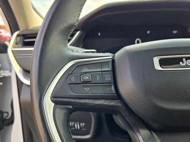 Photo of 2021 Bright White Clearcoat Jeep Grand Cherokee L