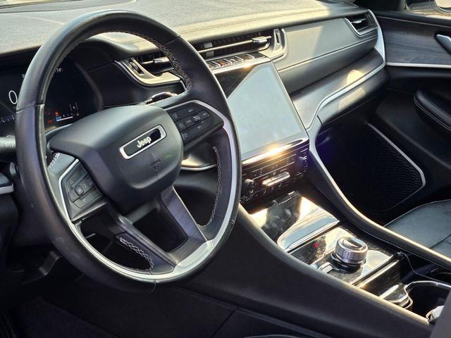Photo of 2021 Bright White Clearcoat Jeep Grand Cherokee L