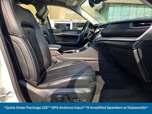 Photo of 2021 Bright White Clearcoat Jeep Grand Cherokee L
