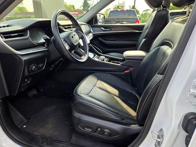 Photo of 2021 Bright White Clearcoat Jeep Grand Cherokee L