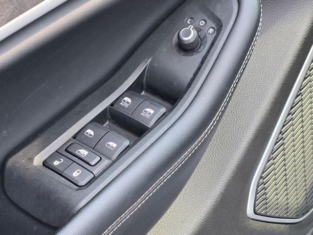 Photo of 2021 Bright White Clearcoat Jeep Grand Cherokee L