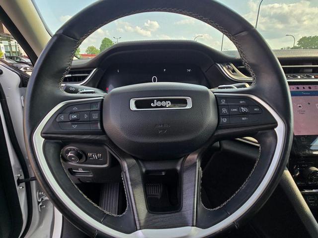 Photo of 2021 Bright White Clearcoat Jeep Grand Cherokee L