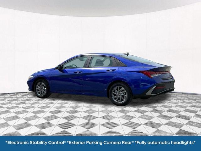 Photo of 2025 Intense Blue Hyundai ELANTRA HEV