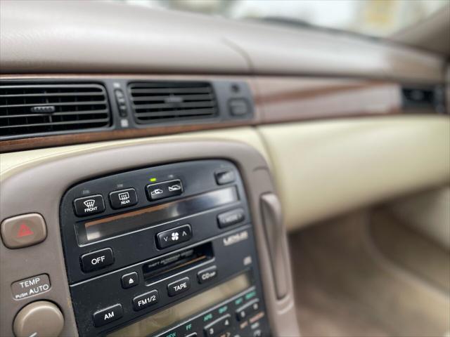 Photo of 1995 Gold Lexus SC 400