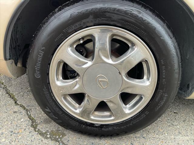 Photo of 1995 Gold Lexus SC 400