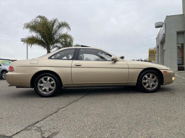 Photo of 1995 Gold Lexus SC 400