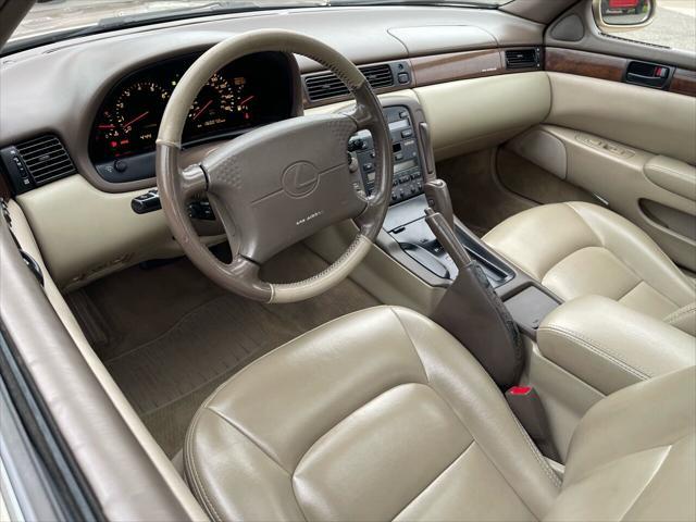Photo of 1995 Gold Lexus SC 400