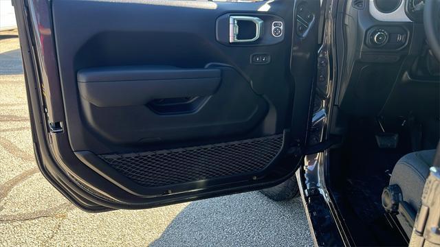 Photo of 2025 Granite Crystal Metallic Clearcoat Jeep Wrangler