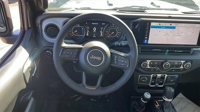 Photo of 2025 Granite Crystal Metallic Clearcoat Jeep Wrangler