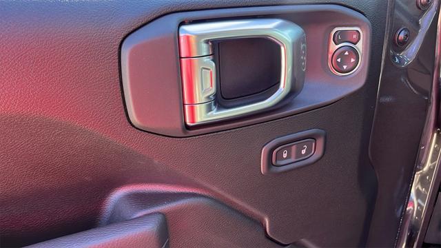 Photo of 2025 Granite Crystal Metallic Clearcoat Jeep Wrangler