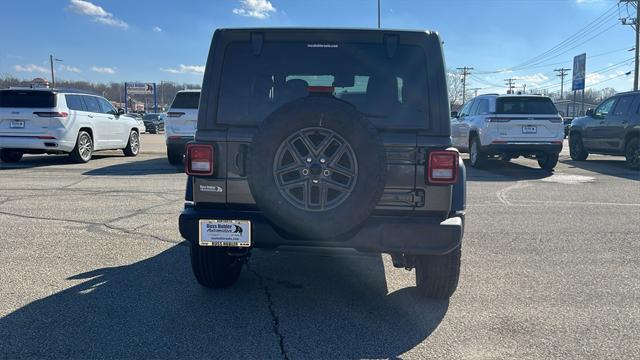 Photo of 2025 Granite Crystal Metallic Clearcoat Jeep Wrangler