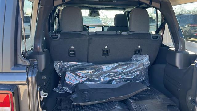 Photo of 2025 Granite Crystal Metallic Clearcoat Jeep Wrangler