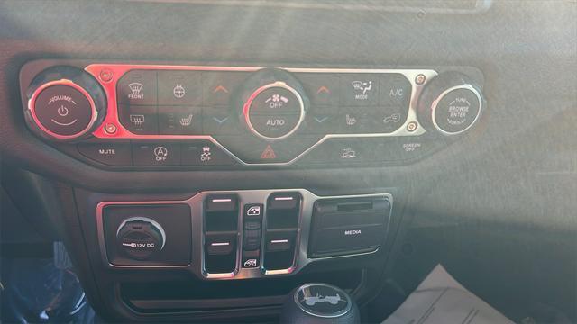 Photo of 2025 Granite Crystal Metallic Clearcoat Jeep Wrangler