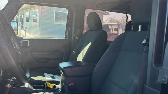 Photo of 2021 Black Clearcoat Jeep Wrangler