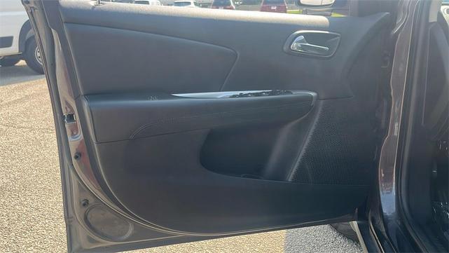 Photo of 2016 Granite Crystal Metallic Clearcoat Dodge Journey