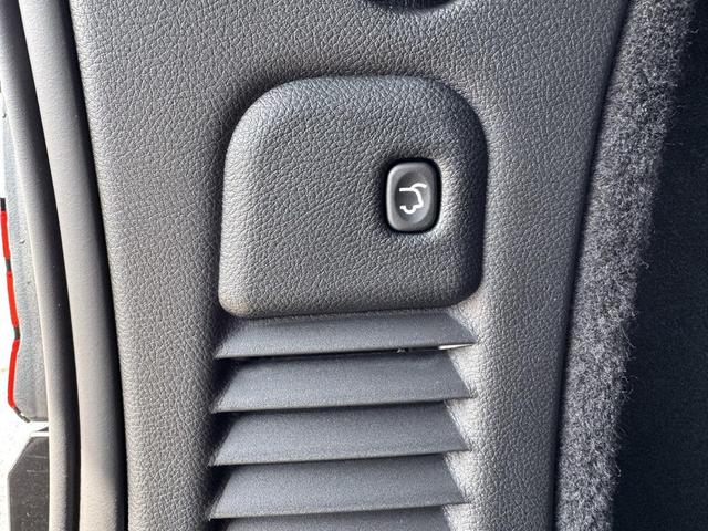 Photo of 2026 DB Black Crystal Clearcoat Dodge Durango