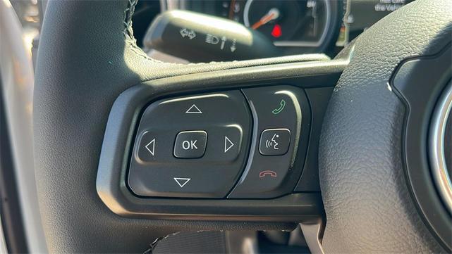 Photo of 2025 Bright White Clearcoat Jeep Gladiator