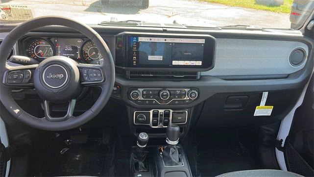 Photo of 2025 Bright White Clearcoat Jeep Gladiator