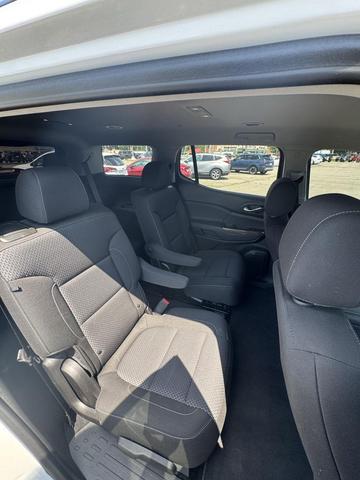 Photo of 2023 Summit White GMC Acadia