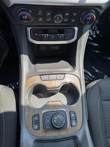 Photo of 2023 Summit White GMC Acadia