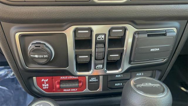 Photo of 2025 Granite Crystal Metallic Clearcoat Jeep Gladiator