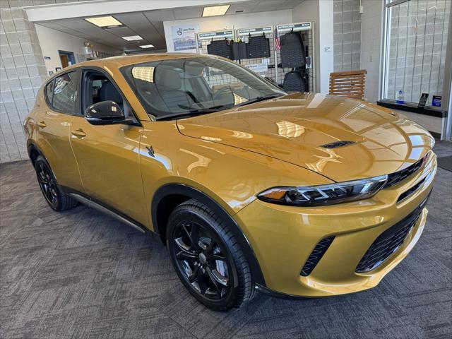Photo of 2024 Gold Dodge Hornet