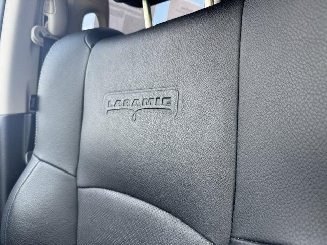 Photo of 2016 Brilliant Black Crystal Pearlcoat RAM 1500