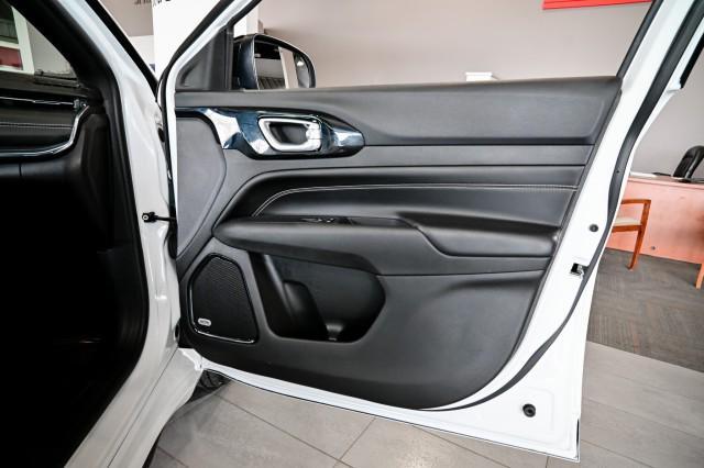 Photo of 2022 Bright White Clearcoat Jeep Compass