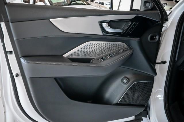 Photo of 2023 Platinum White Pearl Acura MDX