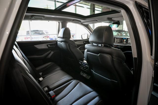 Photo of 2023 Platinum White Pearl Acura MDX