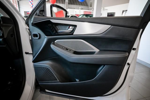 Photo of 2023 Platinum White Pearl Acura MDX