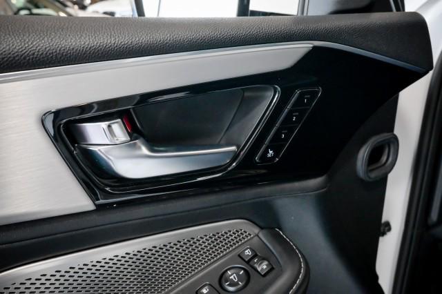 Photo of 2023 Platinum White Pearl Acura MDX