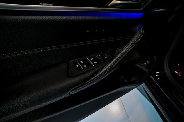 Photo of 2020 Black Sapphire Metallic BMW 540